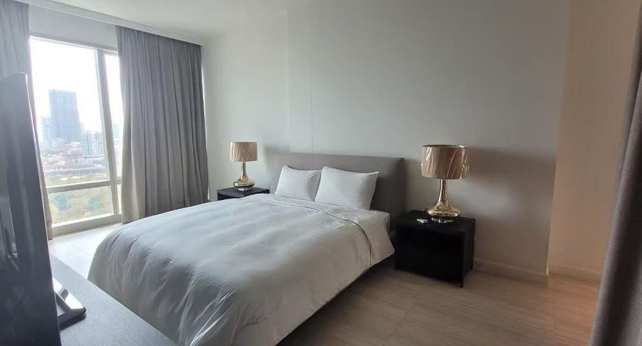 For rent 3 bedrooms condo in Pathum Wan, Bangkok
