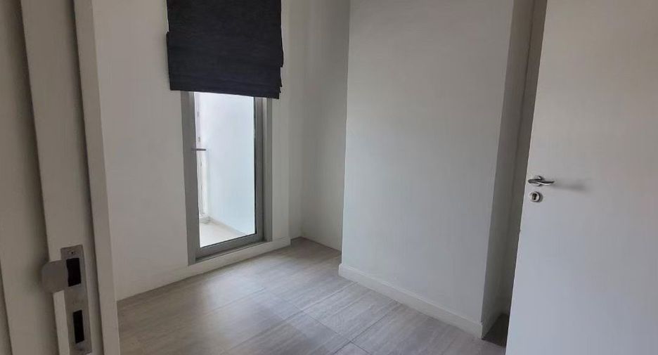 For rent 3 bedrooms condo in Pathum Wan, Bangkok