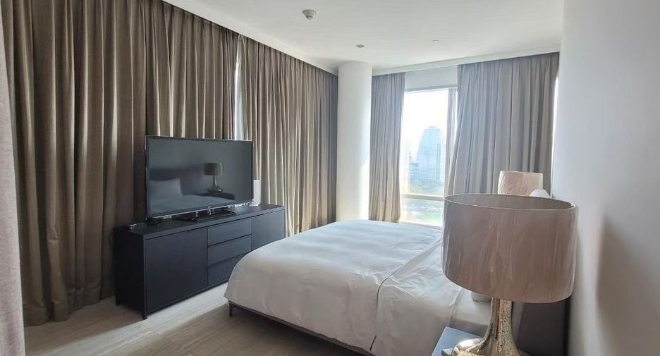 For rent 3 bedrooms condo in Pathum Wan, Bangkok