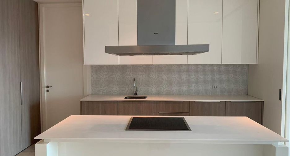 For rent 3 bedrooms condo in Pathum Wan, Bangkok