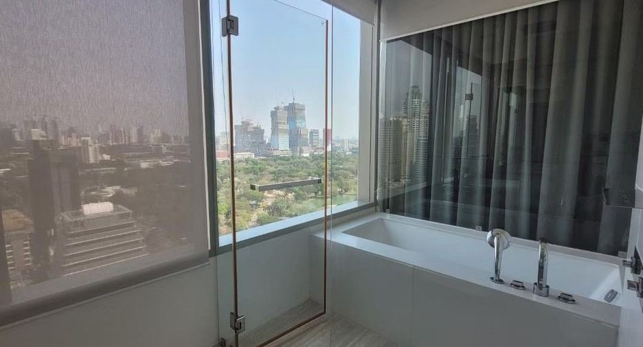 For rent 3 bedrooms condo in Pathum Wan, Bangkok