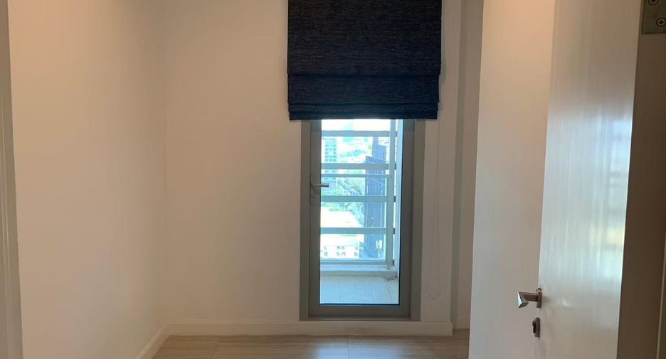 For rent 3 bedrooms condo in Pathum Wan, Bangkok