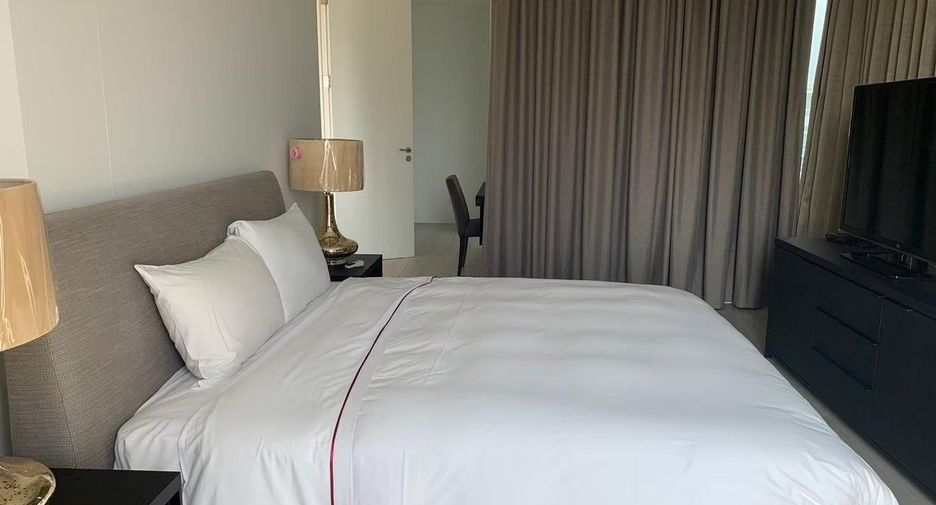 For rent 3 bedrooms condo in Pathum Wan, Bangkok