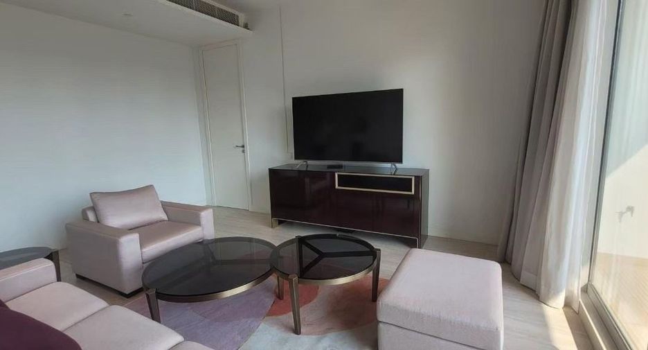 For rent 3 bedrooms condo in Pathum Wan, Bangkok