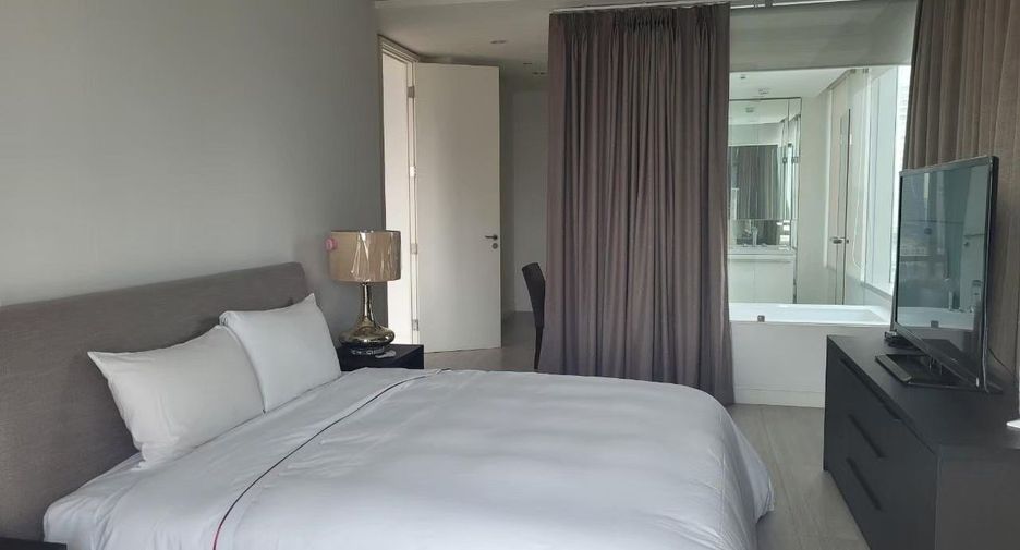 For rent 3 bedrooms condo in Pathum Wan, Bangkok