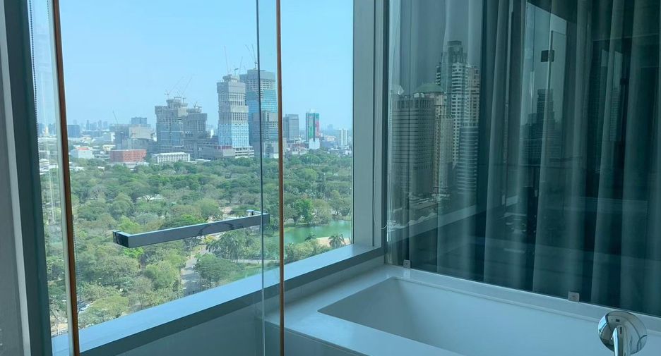 For rent 3 bedrooms condo in Pathum Wan, Bangkok