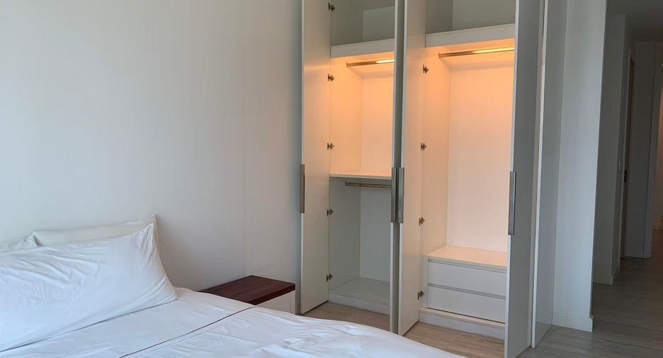 For rent 3 bedrooms condo in Pathum Wan, Bangkok