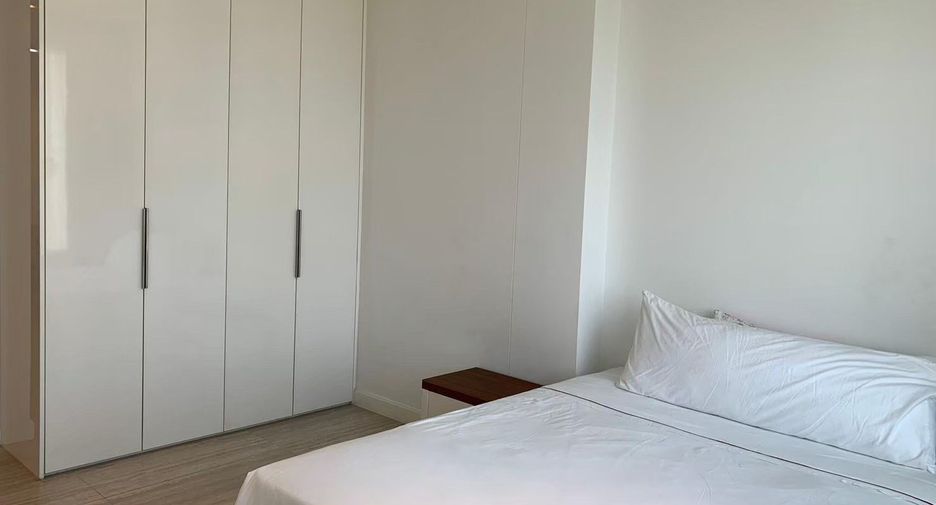 For rent 3 bedrooms condo in Pathum Wan, Bangkok