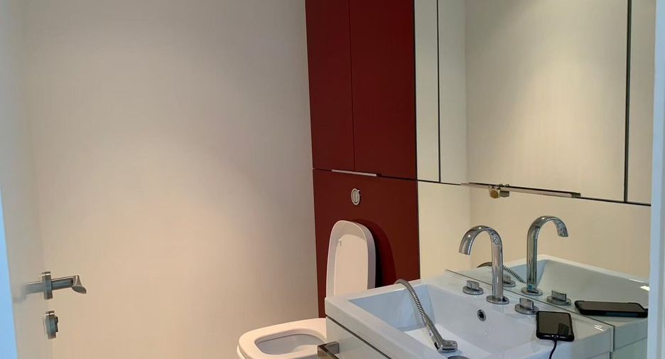 For rent 3 bedrooms condo in Pathum Wan, Bangkok