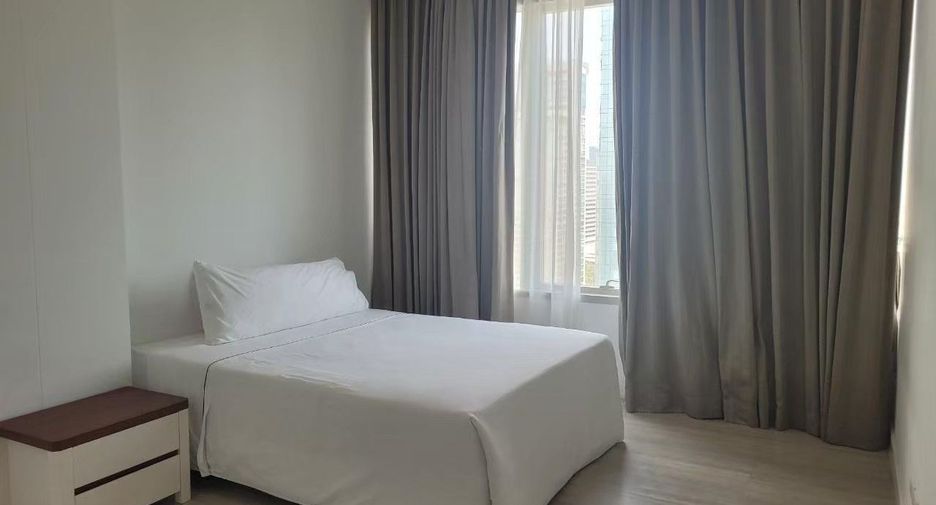 For rent 3 bedrooms condo in Pathum Wan, Bangkok