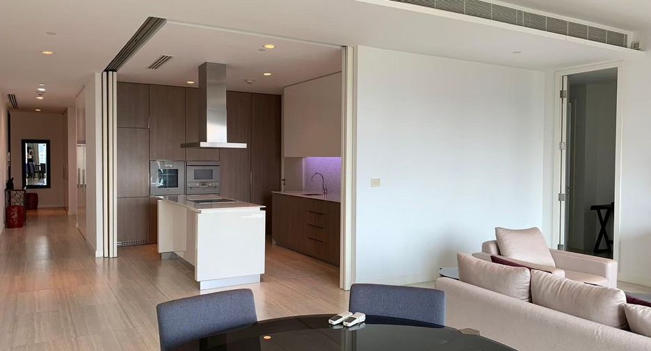 For rent 3 bedrooms condo in Pathum Wan, Bangkok