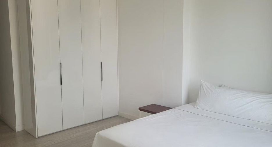 For rent 3 bedrooms condo in Pathum Wan, Bangkok
