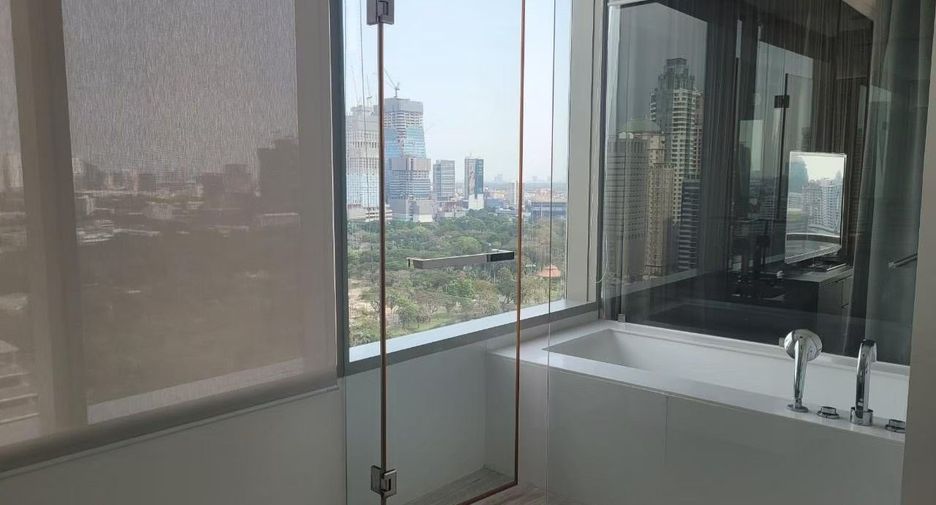 For rent 3 bedrooms condo in Pathum Wan, Bangkok
