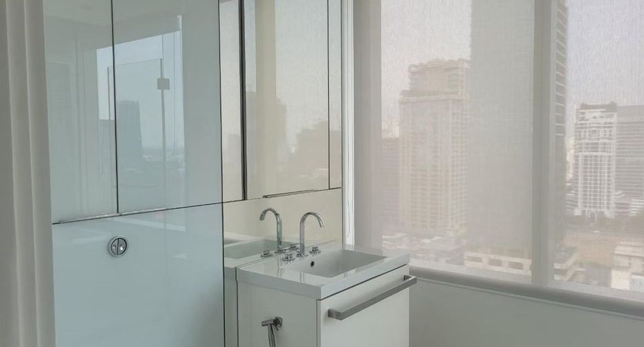 For rent 3 bedrooms condo in Pathum Wan, Bangkok