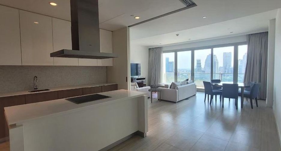 For rent 3 bedrooms condo in Pathum Wan, Bangkok