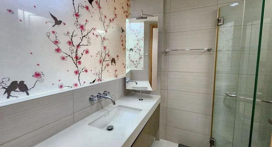 For rent and for sale 1 bed condo in Khlong Toei, Bangkok
