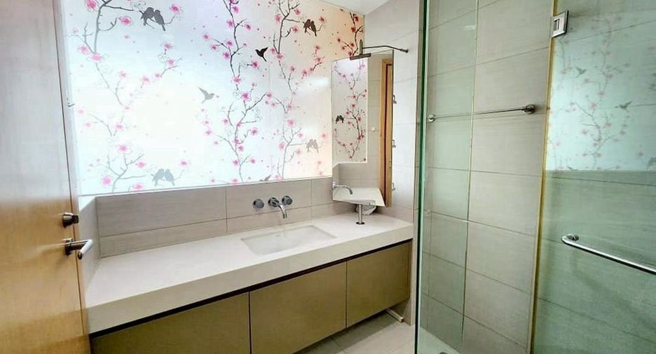 For rent and for sale 1 bed condo in Khlong Toei, Bangkok