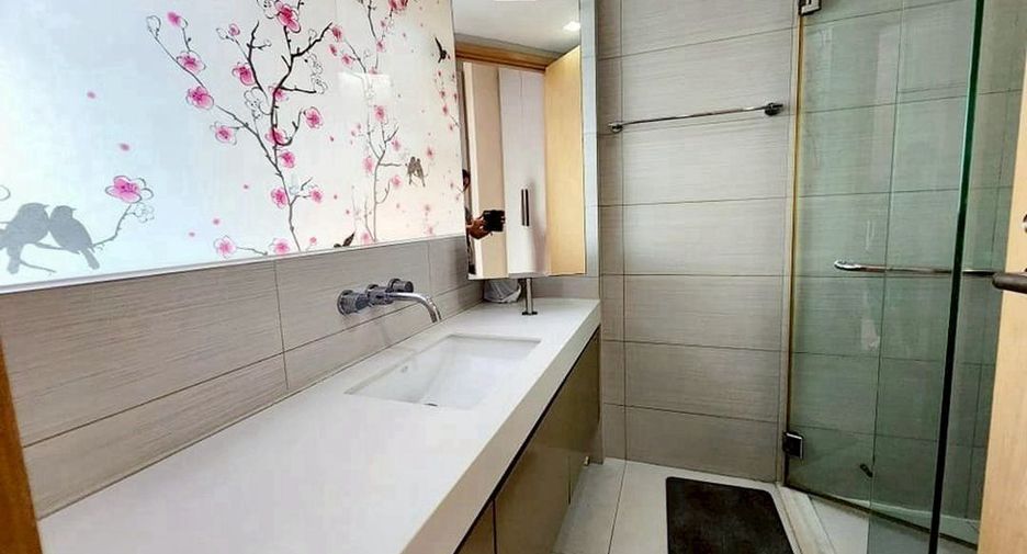 For rent and for sale 1 bed condo in Khlong Toei, Bangkok