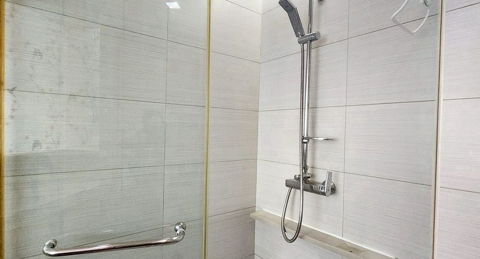 For rent and for sale 1 bed condo in Khlong Toei, Bangkok