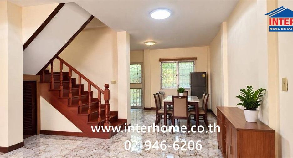 For sale 3 bedrooms townhouse in Mueang Pathum Thani, Pathum Thani