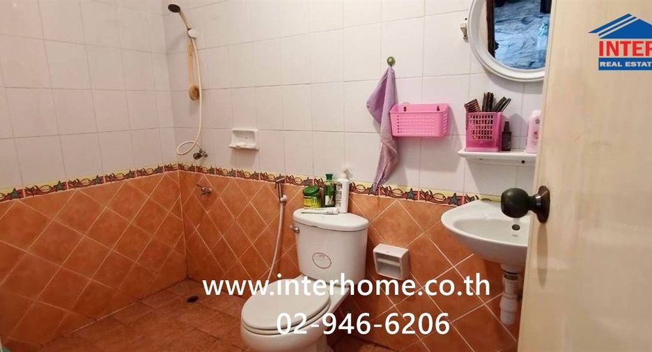 For sale 3 bedrooms townhouse in Mueang Pathum Thani, Pathum Thani