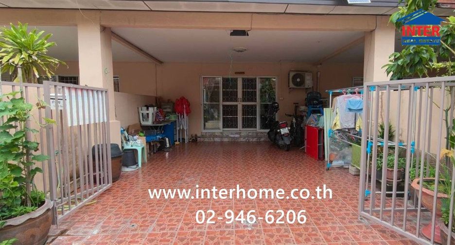 For sale 3 bedrooms townhouse in Mueang Pathum Thani, Pathum Thani
