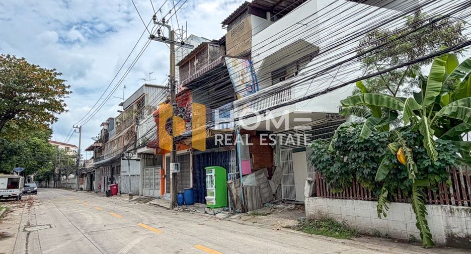 For sale 3 ベッドルーム retail Space in Watthana, Bangkok