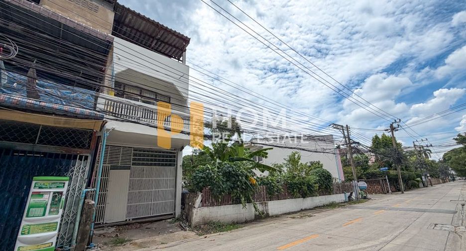 For sale 3 ベッドルーム retail Space in Watthana, Bangkok