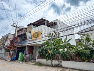 For sale 3 ベッドルーム retail Space in Watthana, Bangkok