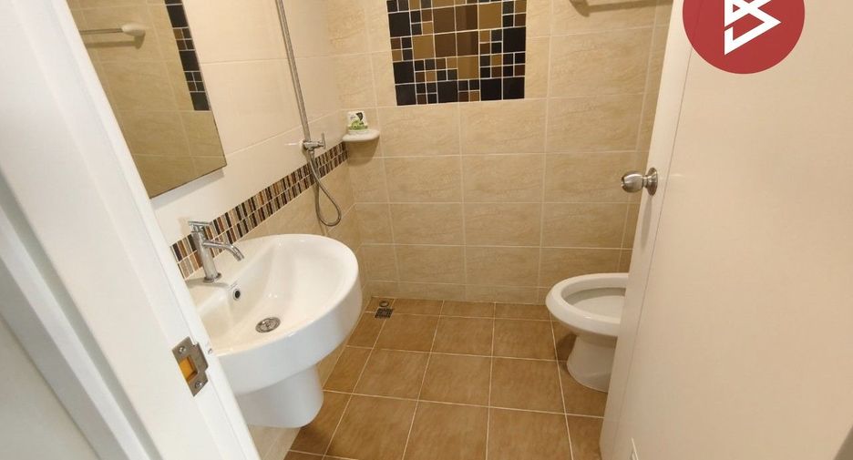 For sale 4 bedrooms townhouse in Bang Sao Thong, Samut Prakan