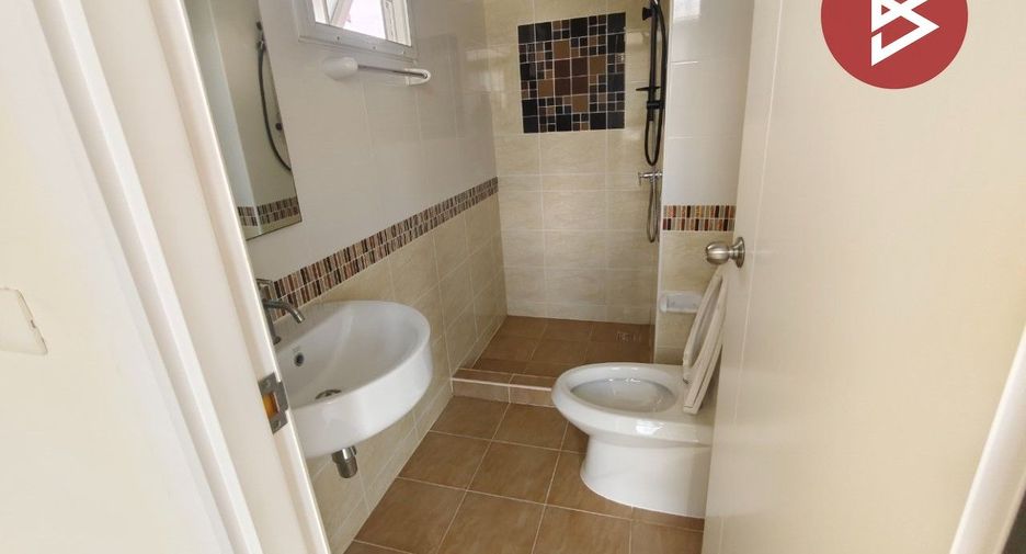 For sale 4 bedrooms townhouse in Bang Sao Thong, Samut Prakan