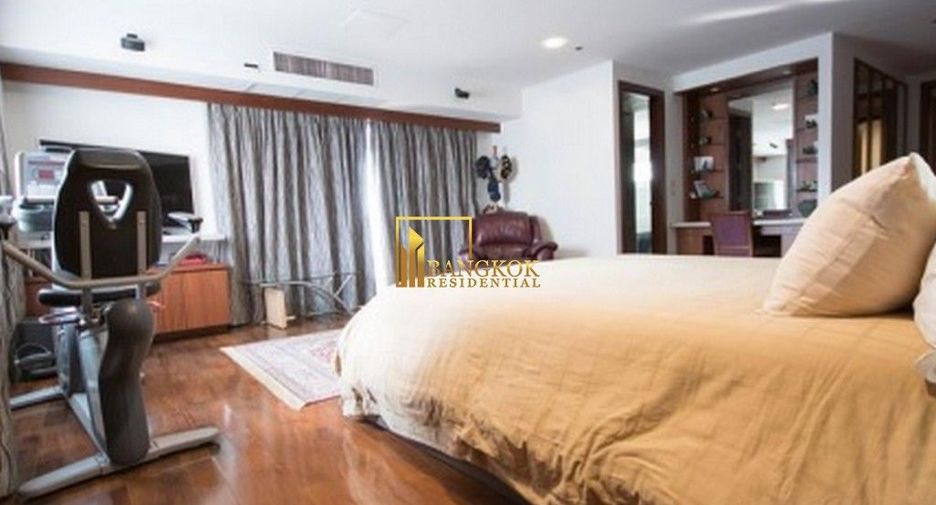 For rent 3 bedrooms condo in Watthana, Bangkok