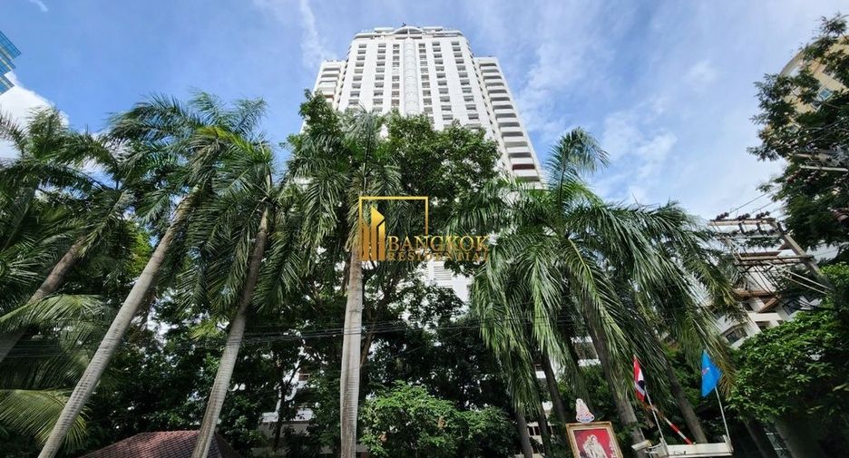 For rent 3 bedrooms condo in Watthana, Bangkok