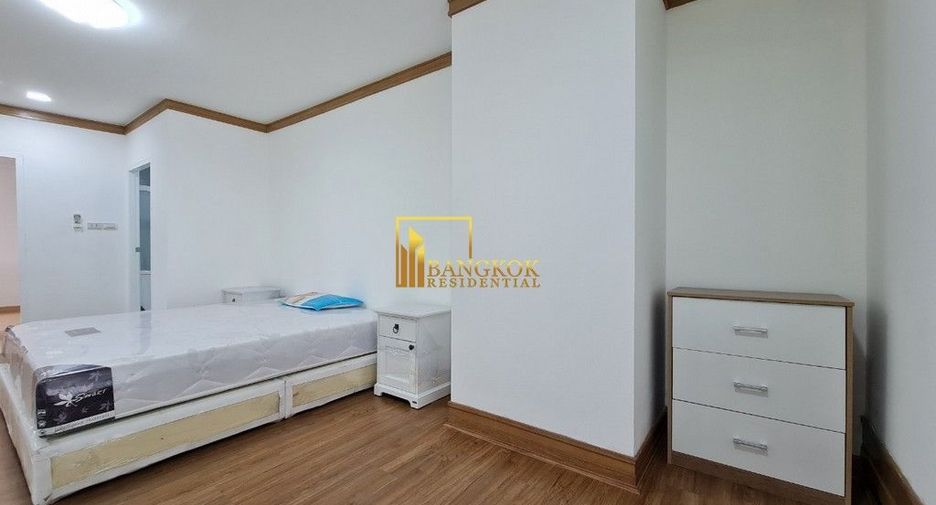 For rent 2 bedrooms apartment in Watthana, Bangkok