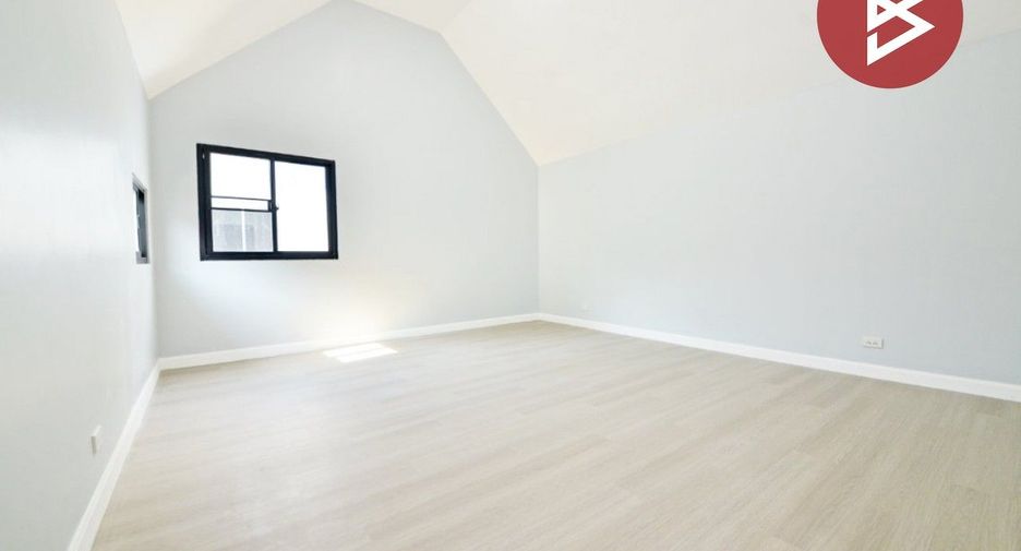 For sale 4 bedrooms townhouse in Bang Phli, Samut Prakan