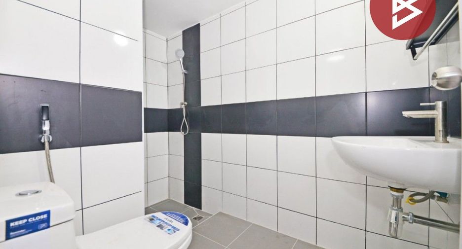 For sale 4 bedrooms townhouse in Bang Phli, Samut Prakan