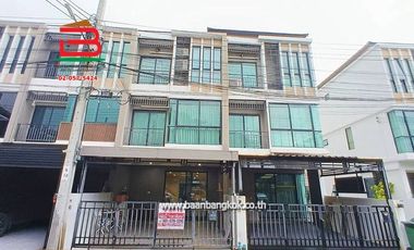 Reihenhaus zum Kauf mit 3 Zimmer in Lat Phrao, Bangkok