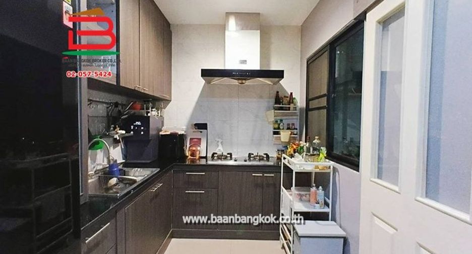 Reihenhaus zum Kauf mit 3 Zimmer in Lat Phrao, Bangkok