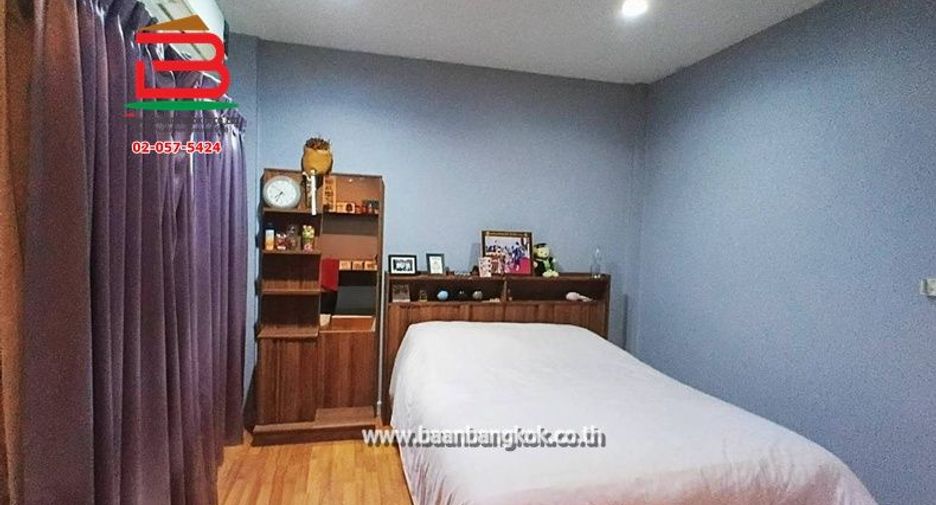 Reihenhaus zum Kauf mit 3 Zimmer in Lat Phrao, Bangkok