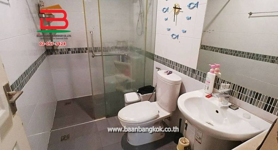 Reihenhaus zum Kauf mit 3 Zimmer in Lat Phrao, Bangkok