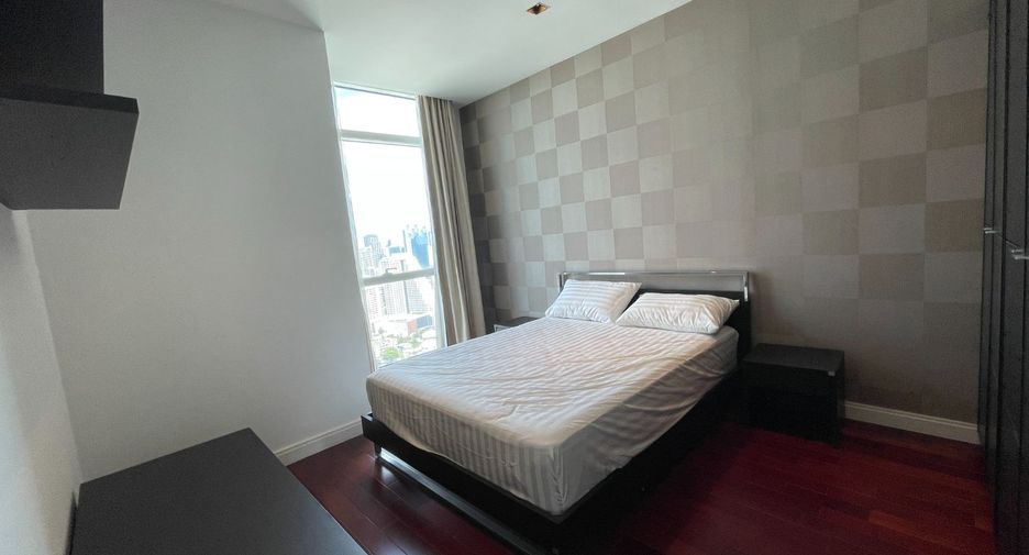 For rent 3 bedrooms condo in Pathum Wan, Bangkok