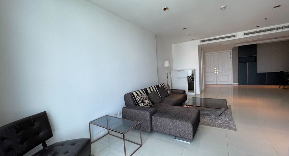 For rent 3 bedrooms condo in Pathum Wan, Bangkok