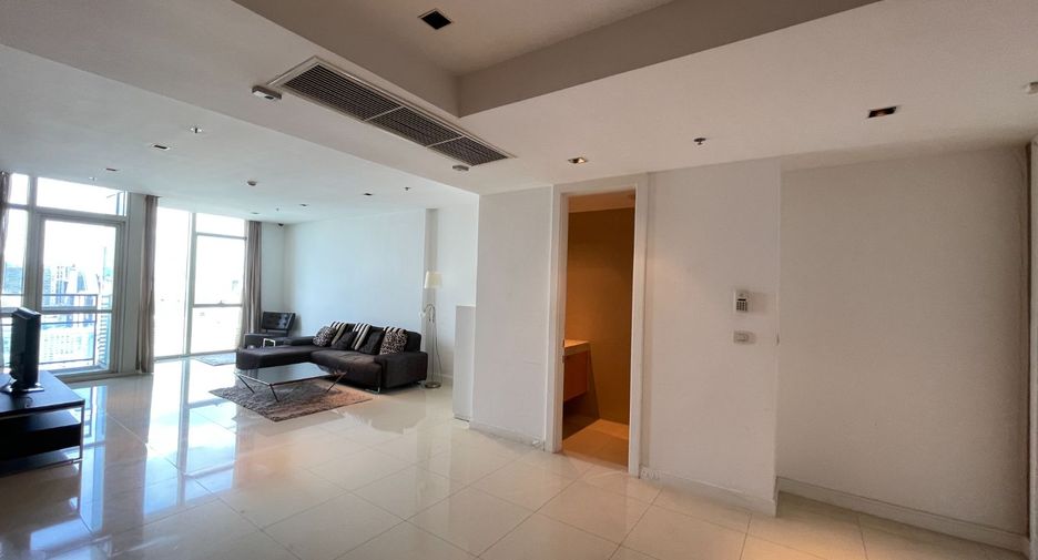 For rent 3 bedrooms condo in Pathum Wan, Bangkok