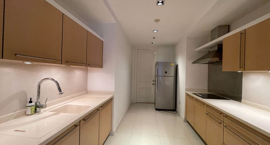 For rent 3 bedrooms condo in Pathum Wan, Bangkok