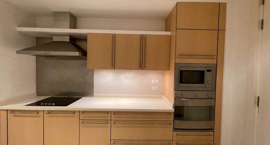 For rent 3 bedrooms condo in Pathum Wan, Bangkok