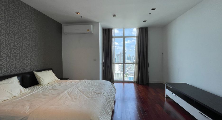 For rent 3 bedrooms condo in Pathum Wan, Bangkok