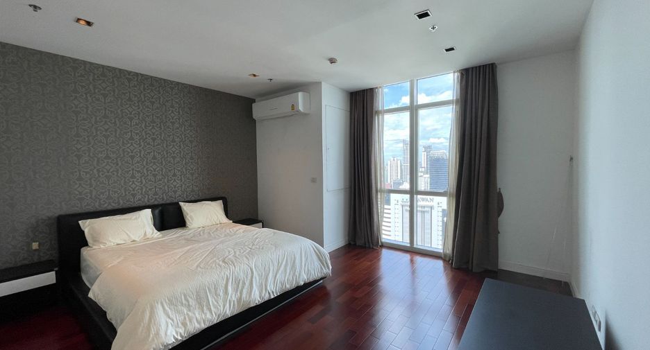 For rent 3 bedrooms condo in Pathum Wan, Bangkok
