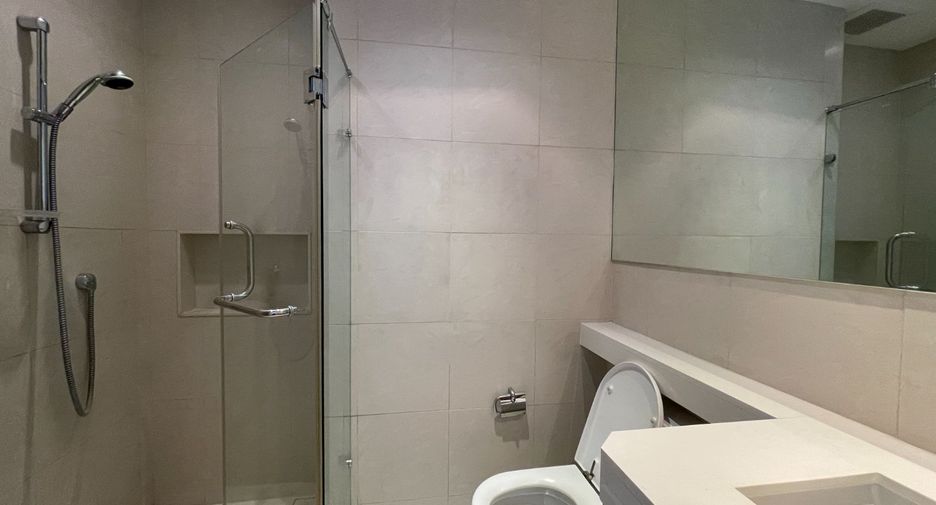 For rent 3 bedrooms condo in Pathum Wan, Bangkok