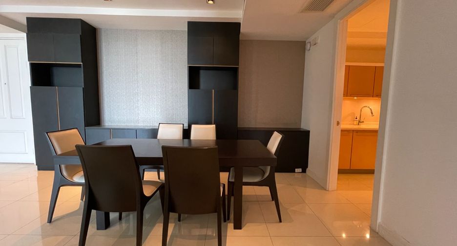 For rent 3 bedrooms condo in Pathum Wan, Bangkok