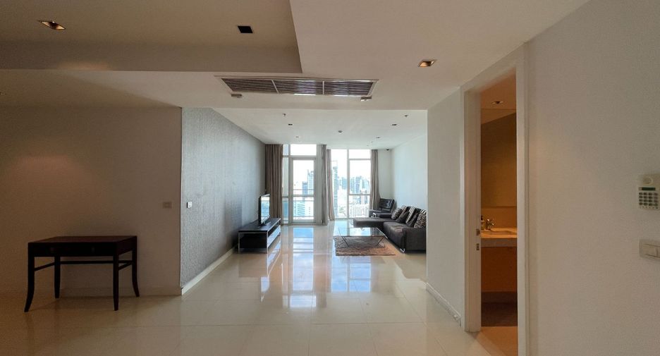 For rent 3 bedrooms condo in Pathum Wan, Bangkok